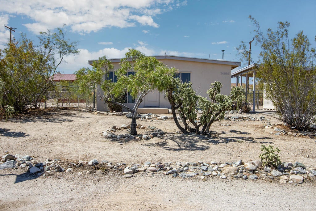 74965 Serrano Drive
