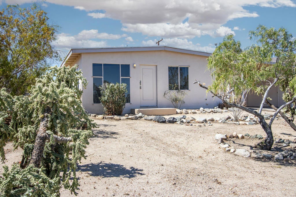 74965 Serrano Drive