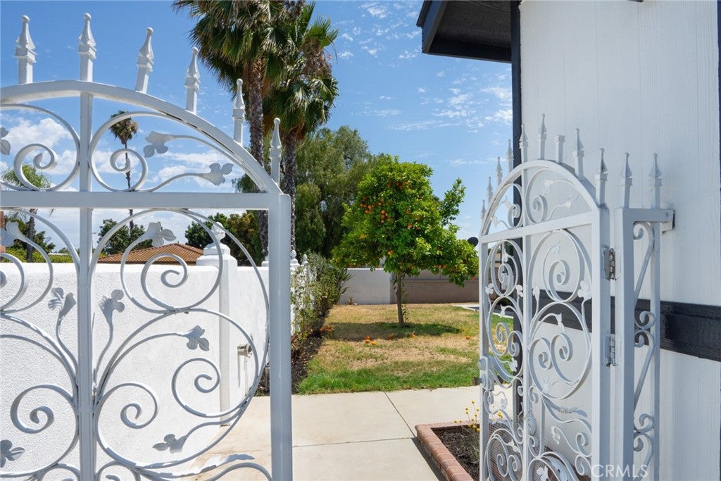 261 Las Brisas Circle