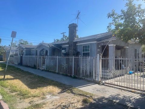 Photo of 1500 W 59th St, Los Angeles, CA 90047 (MLS # DW25257362)