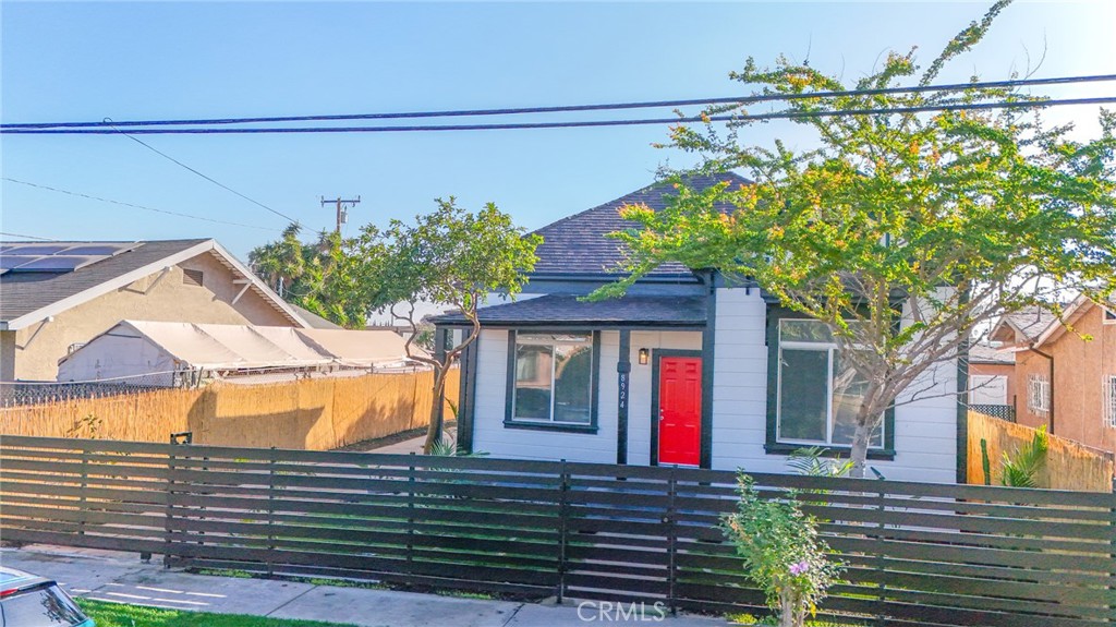 8924 S Budlong Avenue