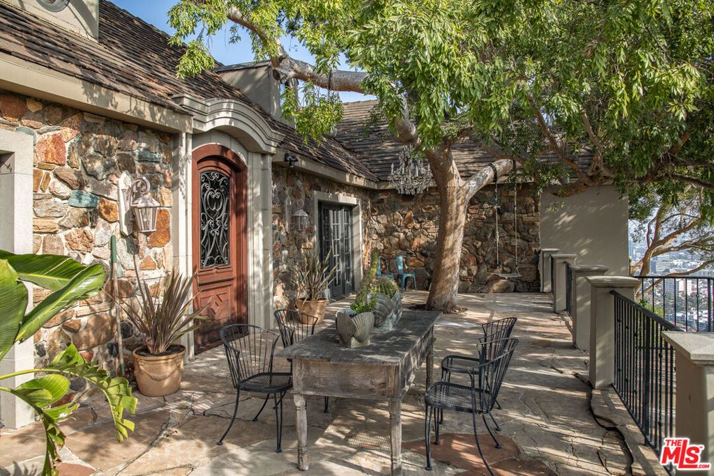 listing image 130728935605270257049