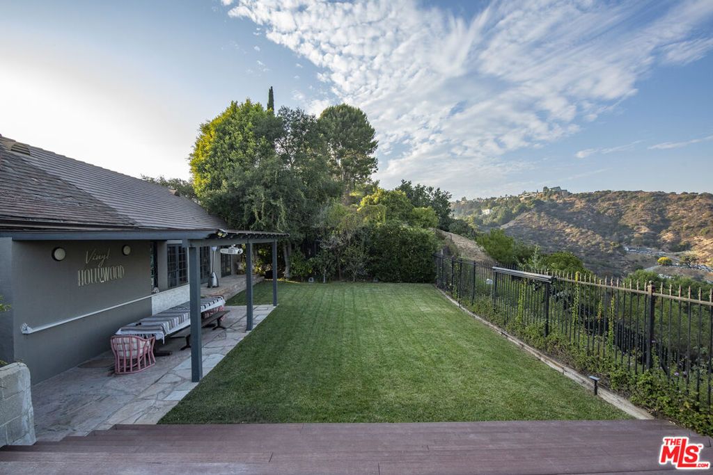 listing image 130722771354352967310