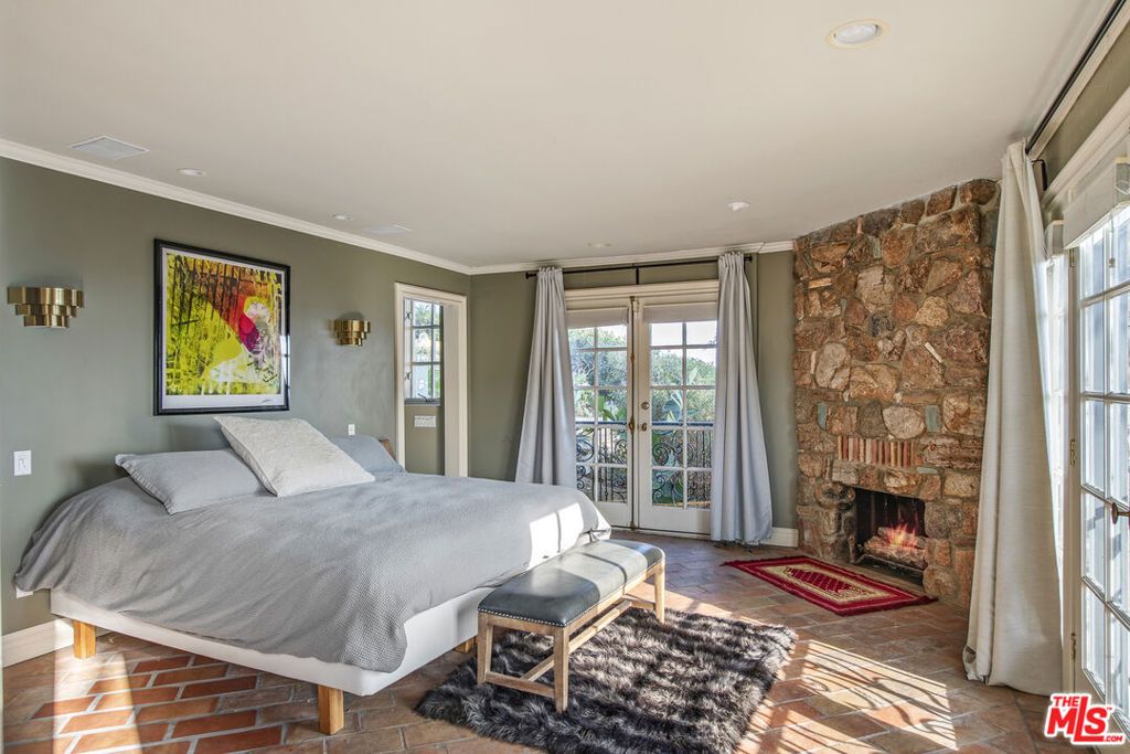 listing image 130726860194483298355