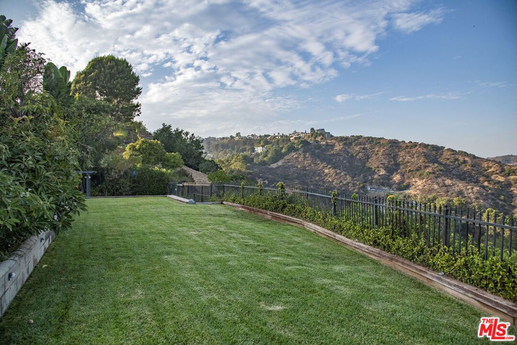 listing image 130726465394517224235