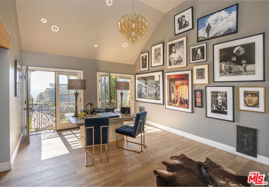 listing image 130729625575018330653