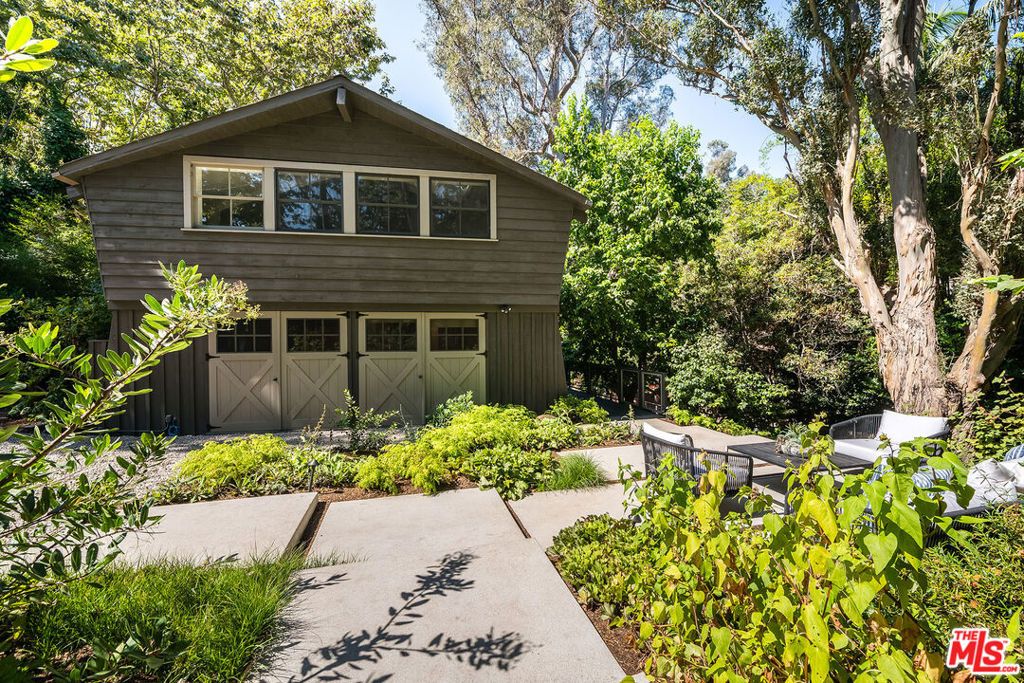 Photo of 681 Brooktree Road, Santa Monica, CA 90402 (MLS # 25585231)