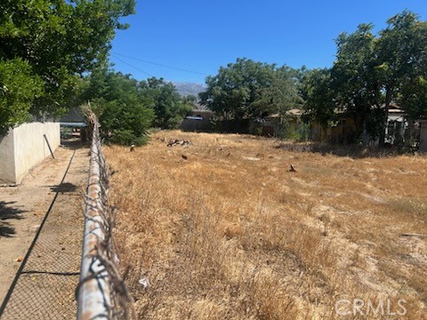 Property located near post office, stores, courthouse and police station in friendly growing community. Buildable land terrain
with existing residences on either side of subject property.