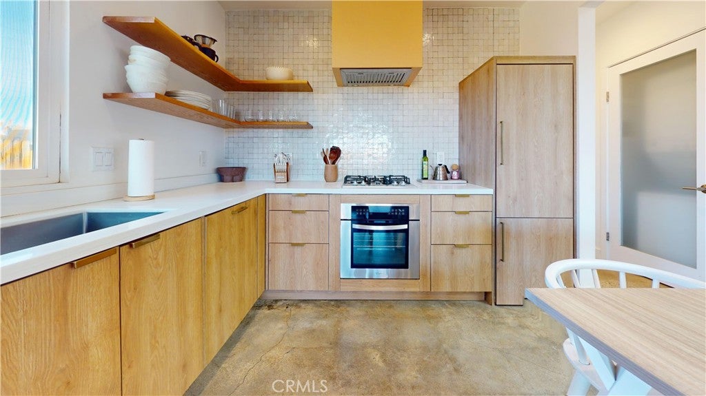 7005 Hillview