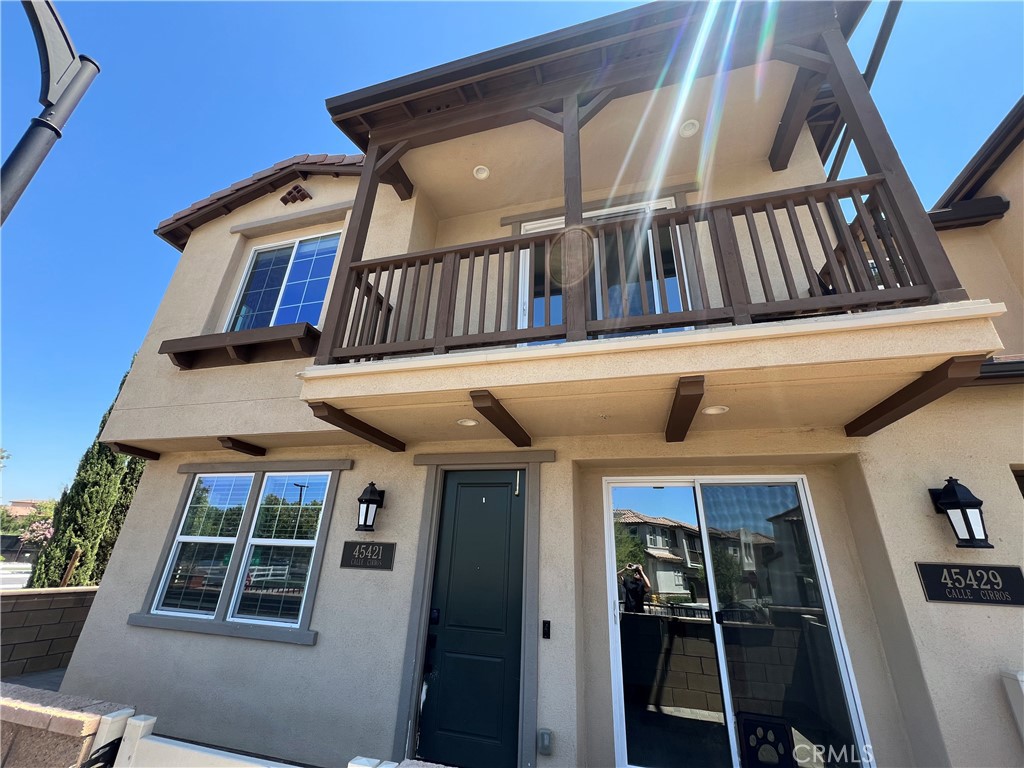 Now available for lease in a desirable gated community in Temecula! This 3-bedroom, 2.5-bath corner unit offers an open floor plan filled with natural light from abundant windows. Situated in a prime location, this home is just minutes from Pechanga Resort Casino, local shopping centers, and offers easy access to the 15 Freeway, making commuting a breeze.
The home features a finished epoxy garage floor, ideal for storage or a clean parking space. The corner location ensures added privacy and a bright, airy interior. Located within the highly rated Temecula Valley Unified School District, this property is ideal for families seeking quality education options.
Enjoy being steps away from a nearby community park, perfect for outdoor recreation. Veterans welcome. Don’t miss this opportunity to lease a well-maintained home in a secure and conveniently located neighborhood.