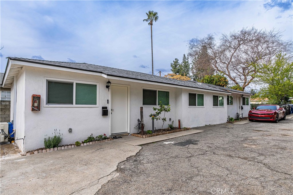 Well-maintained 2 bedroom / 1 bathroom home in a 4-unit parcel. Renovated in the last few years with appliances included. Refrigerator, washer and dryer are not included. Washer and dryer hookups are available. Unit 202 and Unit 204 are available. One (1) Parking space included in front of each unit.
