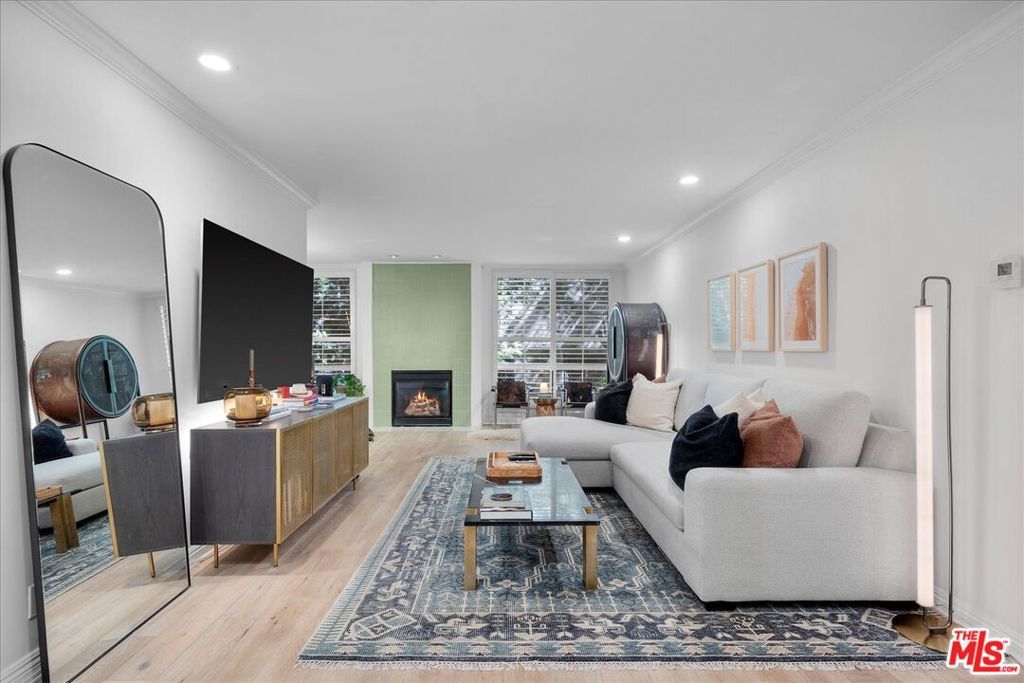 Photo of 927 N Kings Road #113, West Hollywood, CA 90069 (MLS # 25567353)