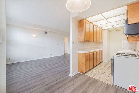 Photo of 5640 Franklin Avenue #300, Los Angeles, CA 90028 (MLS # 26666745)