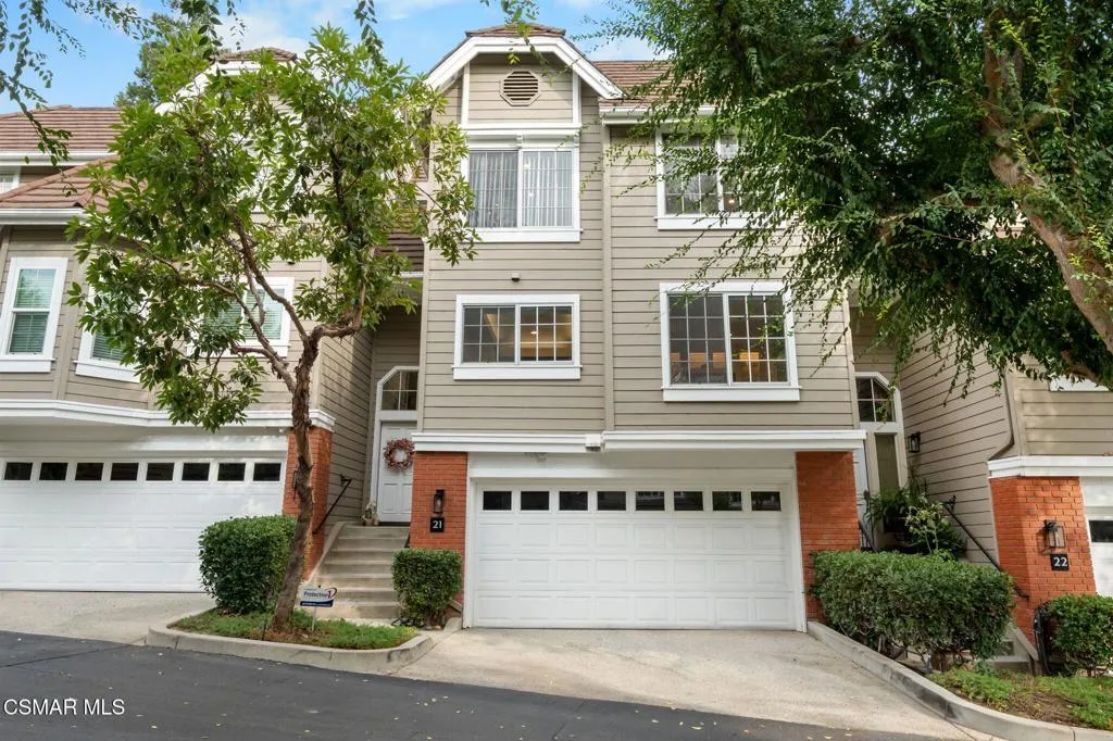 Woodland Hills, California 91367, United States, 3 Bedrooms Bedrooms, ,3 BathroomsBathrooms,Residential,Pending,219543