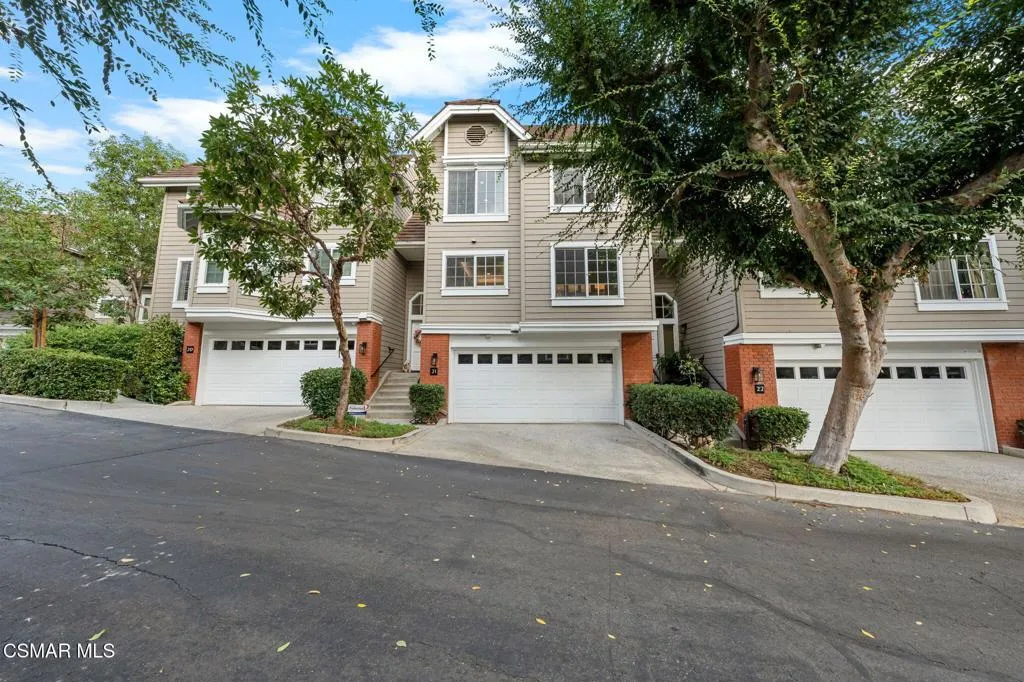 Woodland Hills, California 91367, United States, 3 Bedrooms Bedrooms, ,3 BathroomsBathrooms,Residential,Pending,219543