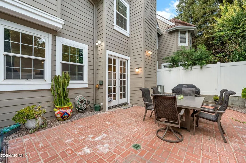 Woodland Hills, California 91367, United States, 3 Bedrooms Bedrooms, ,3 BathroomsBathrooms,Residential,Pending,219543