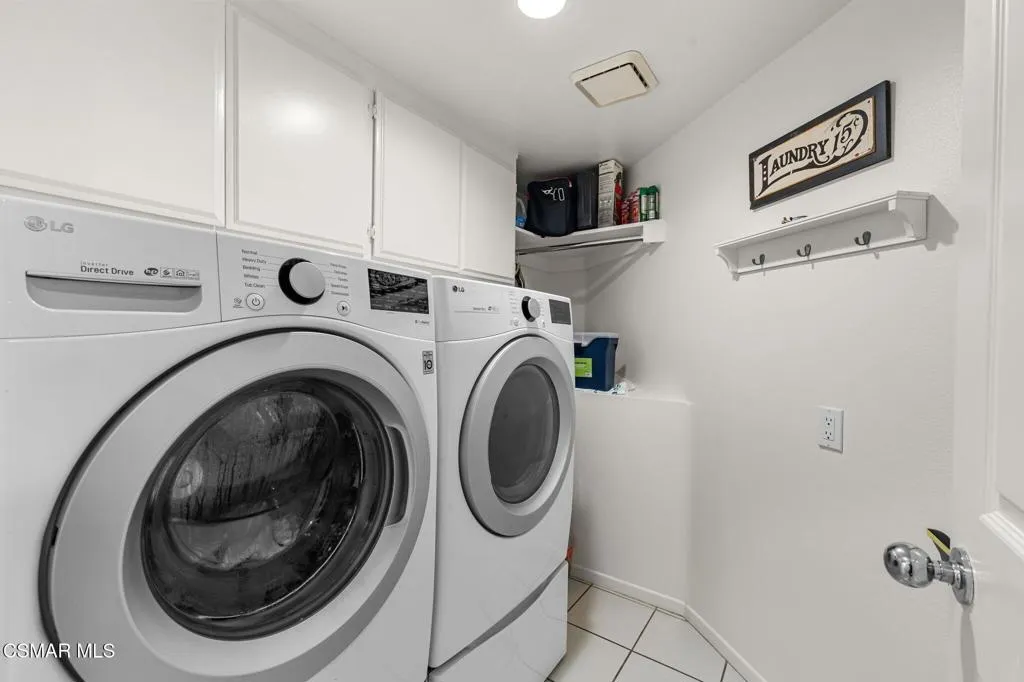 Woodland Hills, California 91367, United States, 3 Bedrooms Bedrooms, ,3 BathroomsBathrooms,Residential,Pending,219543