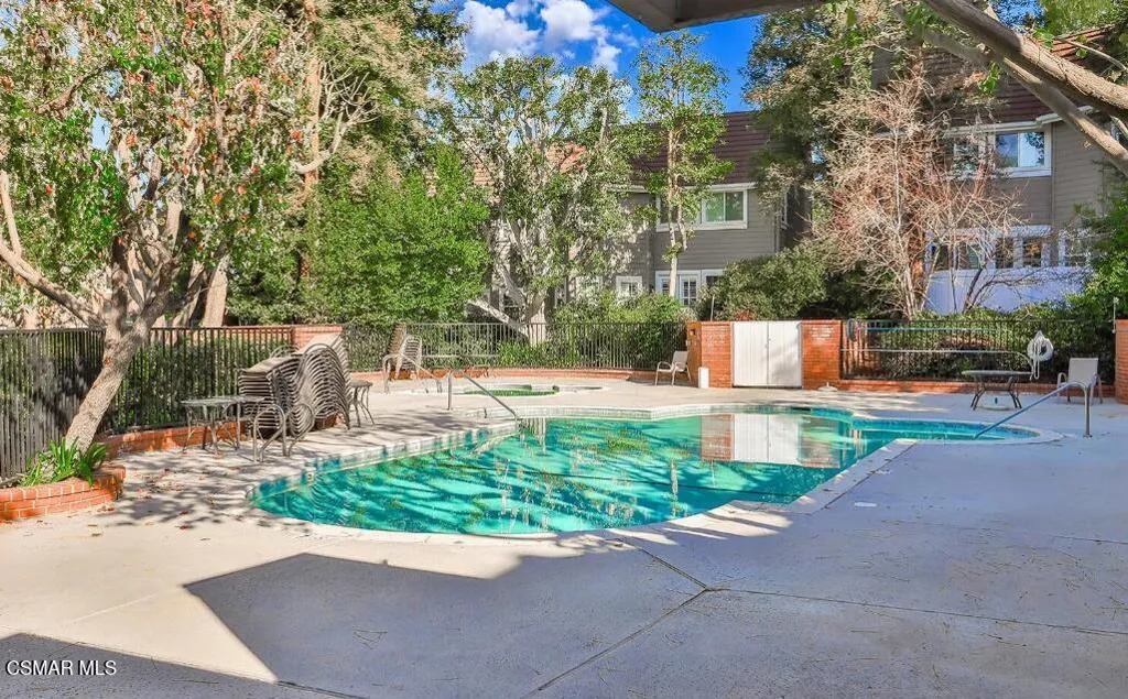 Woodland Hills, California 91367, United States, 3 Bedrooms Bedrooms, ,3 BathroomsBathrooms,Residential,Pending,219543