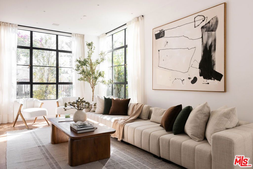 Photo of 745 Sunset Avenue, Venice, CA 90291 (MLS # 25612581)