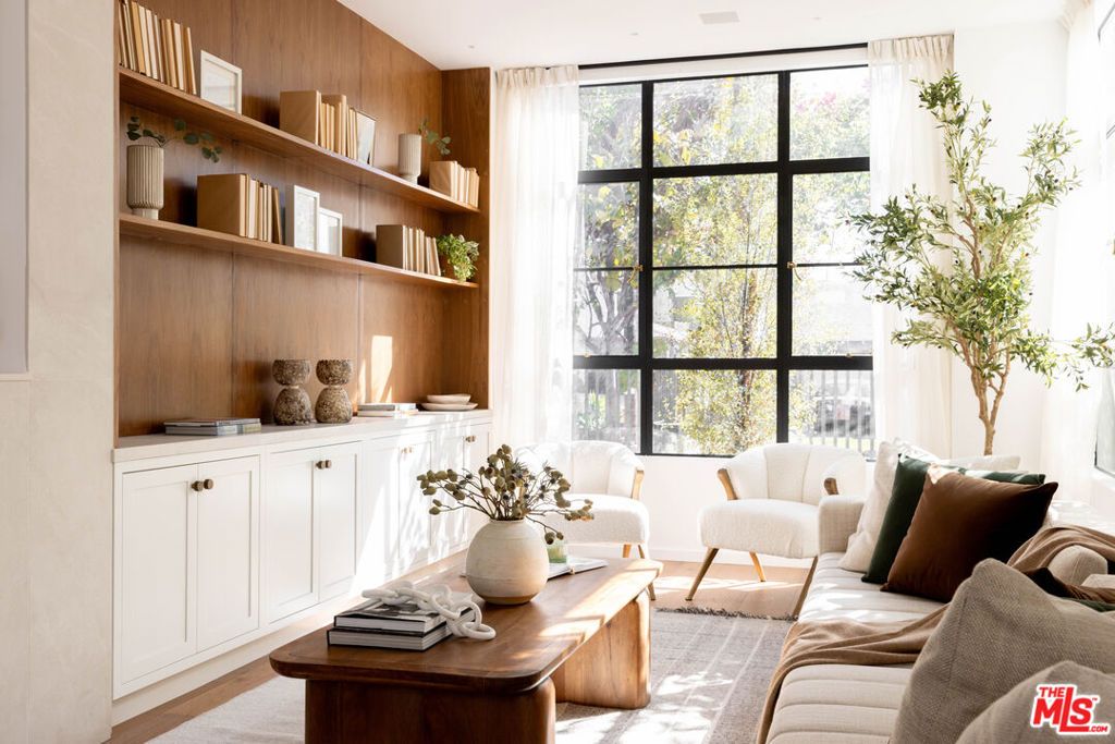 Photo of 745 Sunset Avenue, Venice, CA 90291 (MLS # 25612581)