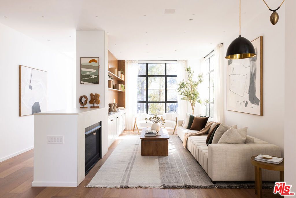 Photo of 745 Sunset Avenue, Venice, CA 90291 (MLS # 25612581)