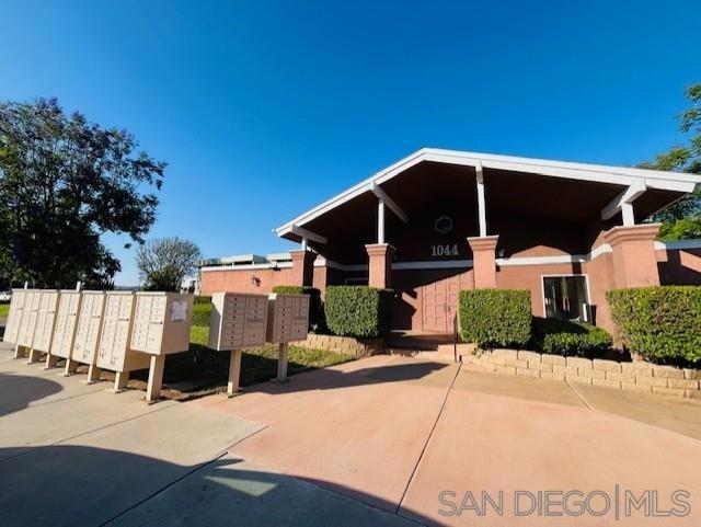 1040 E Washington Ave 33