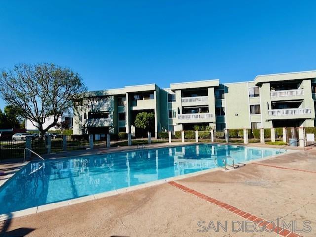 1040 E Washington Ave 33