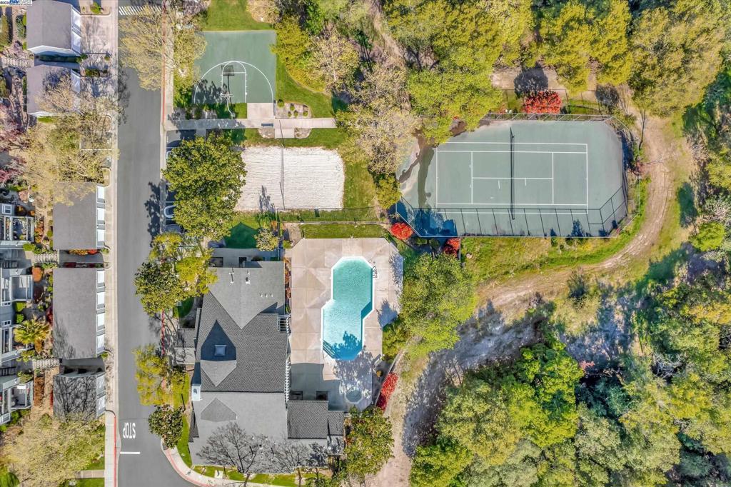 CANYON MEADOWS - Residential