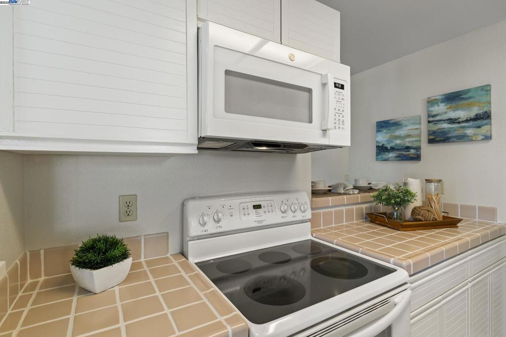 CANYON MEADOWS - Residential