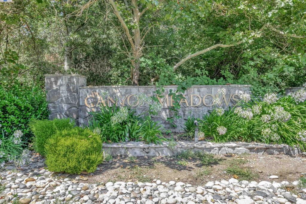 CANYON MEADOWS - Residential