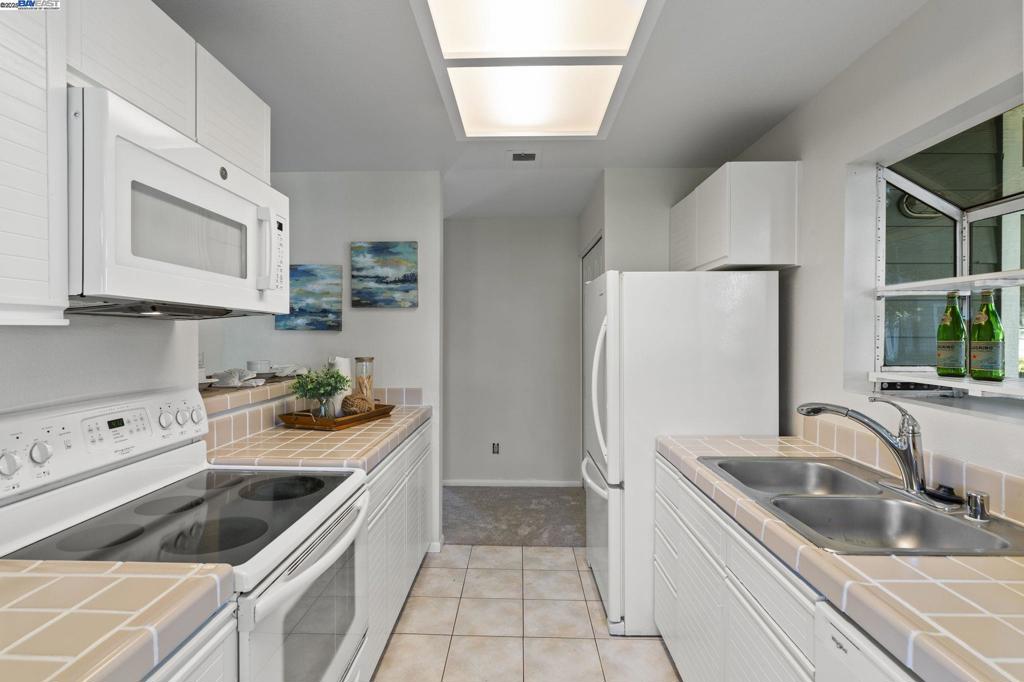 CANYON MEADOWS - Residential