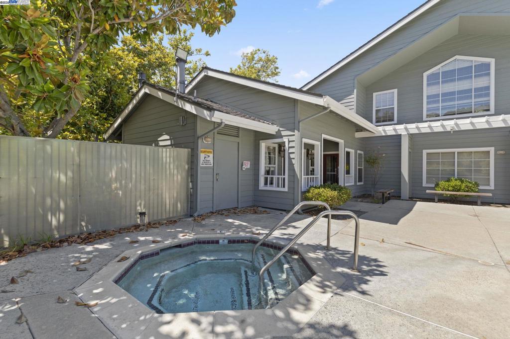 CANYON MEADOWS - Residential