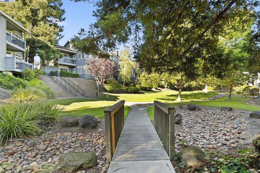 CANYON MEADOWS - Residential