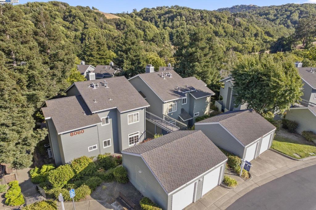 CANYON MEADOWS - Residential