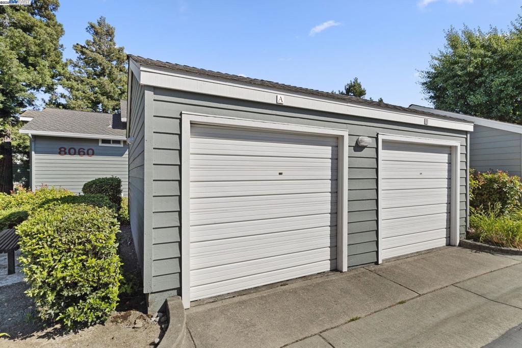 CANYON MEADOWS - Residential