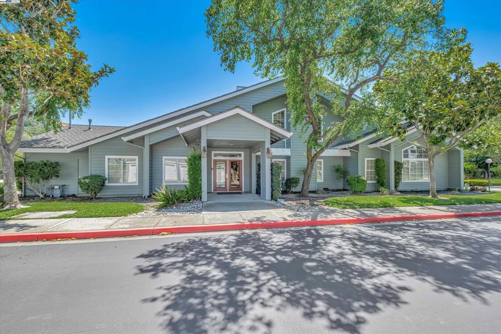 CANYON MEADOWS - Residential