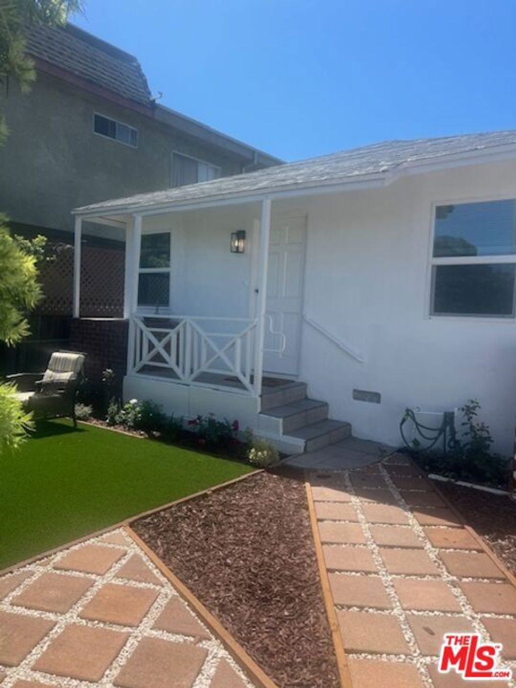 Photo of 2575 S Barrington Avenue, Los Angeles, CA 90064 (MLS # 25587067)