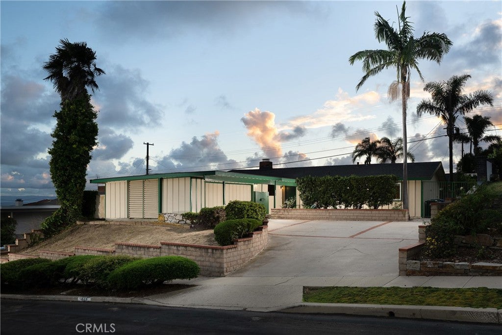 1823 Pescadores Avenue