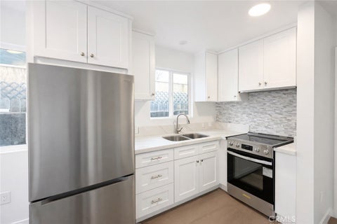 Photo of 6907 Noble, Van Nuys, CA 91405 (MLS # SR26034905)
