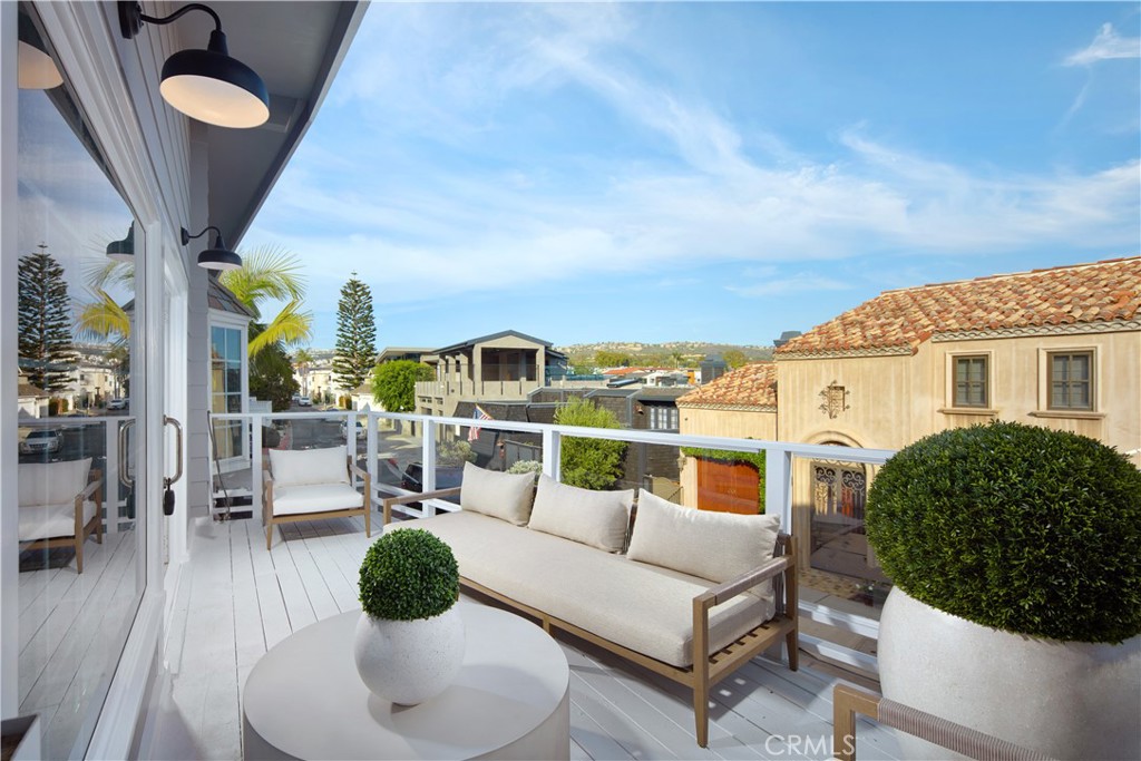 Corona del Mar South of PCH (CDMS) - Residential