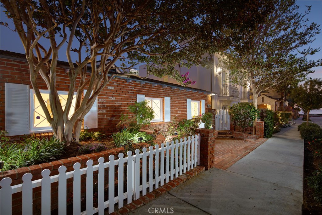 Corona del Mar South of PCH (CDMS) - Residential