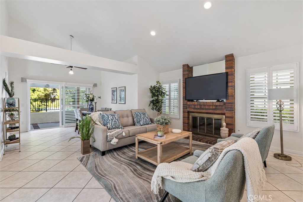 48 Coral Lake