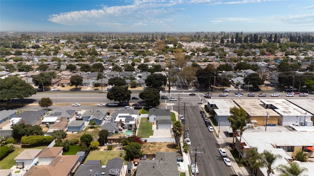 4703 N Bellflower Blvd