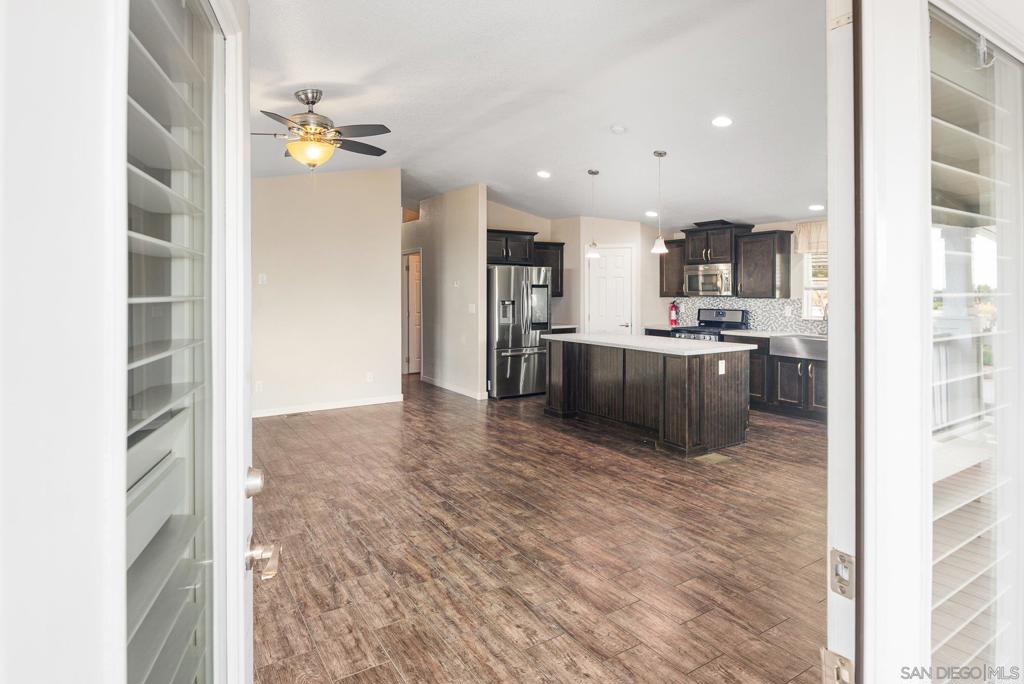 525 W El Norte Pkwy 214