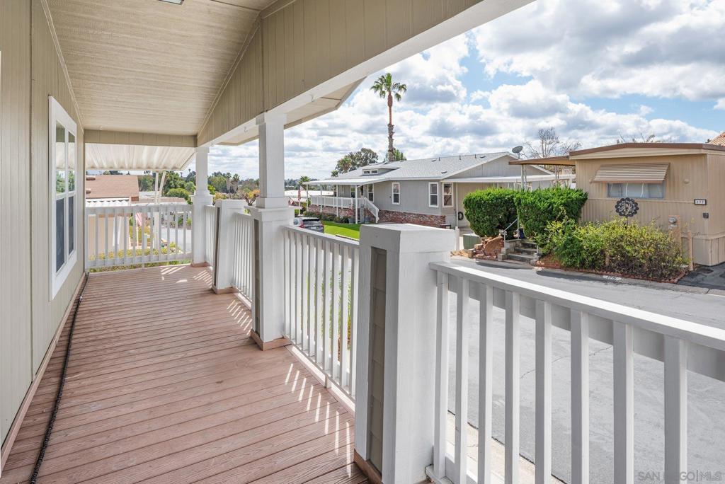 525 W El Norte Pkwy 214