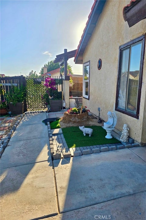 Photo of 12205 Sixth AVE, Victorville, CA 92395 (MLS # DW26127811)