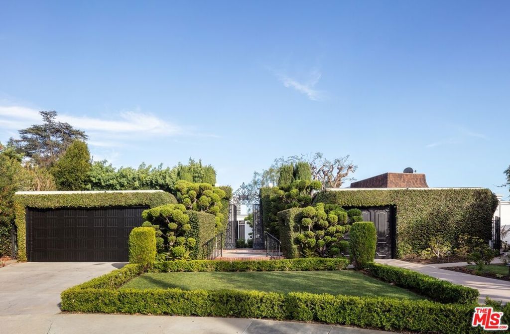 Photo of 510 Stonewood Drive, Beverly Hills, CA 90210 (MLS # 25568115)