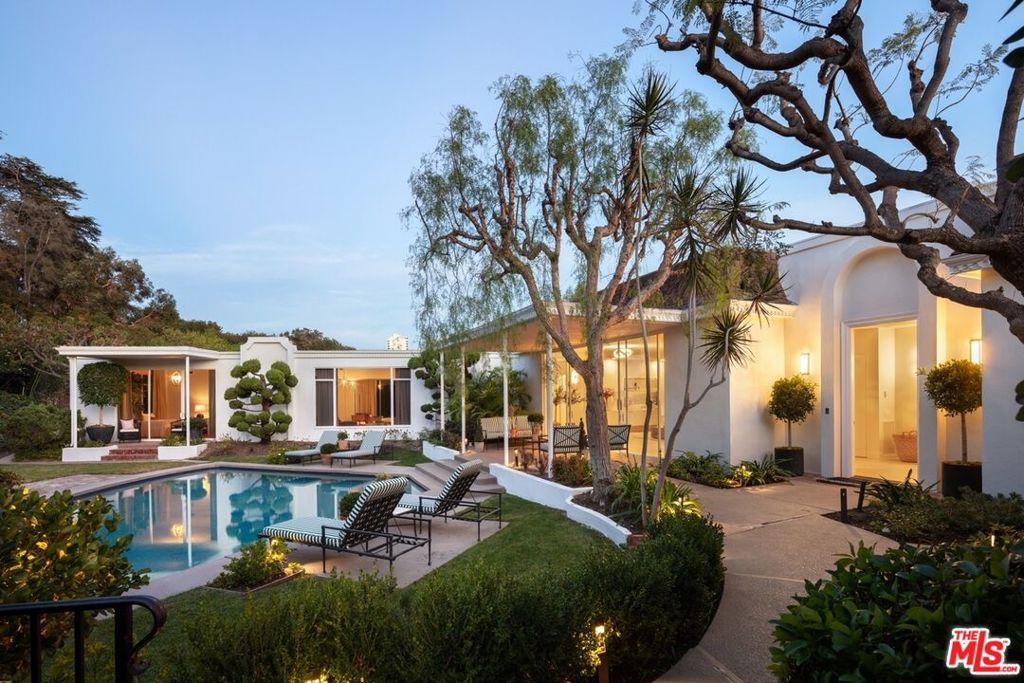 Photo of 510 Stonewood Drive, Beverly Hills, CA 90210 (MLS # 25568115)