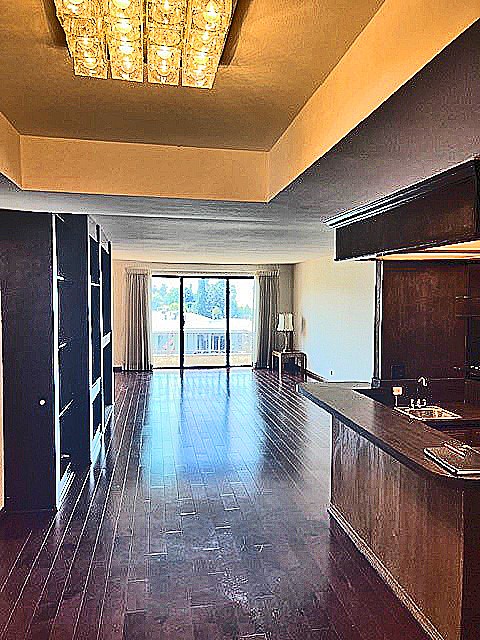 4454 Ventura Canyon Road 304