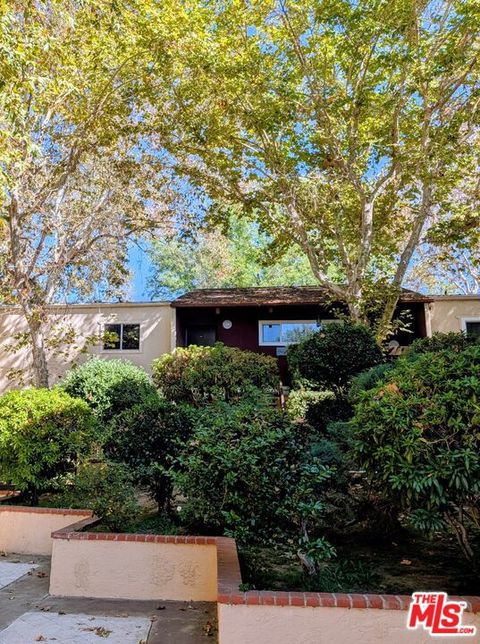Photo of 18350 Hatteras Street #256, Tarzana, CA 91356 (MLS # 25609061)